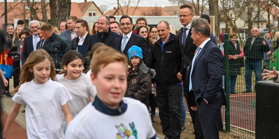 Sportnappal avatták az új futókört a Csapókertben