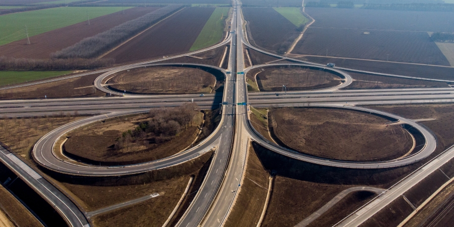 Megkönnyíti a közlekedést Debrecennél az új négylevelű lóhere
