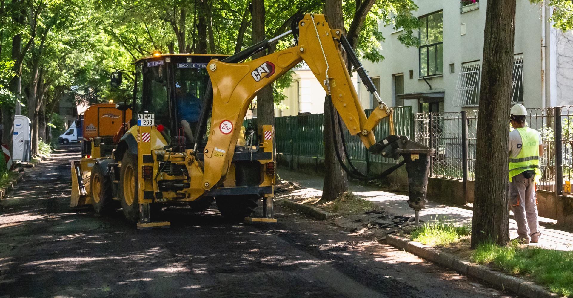 Folytatódnak az útfelújítások Debrecenben: Megkezdődött az Izsó utca II. ütemének korszerűsítése