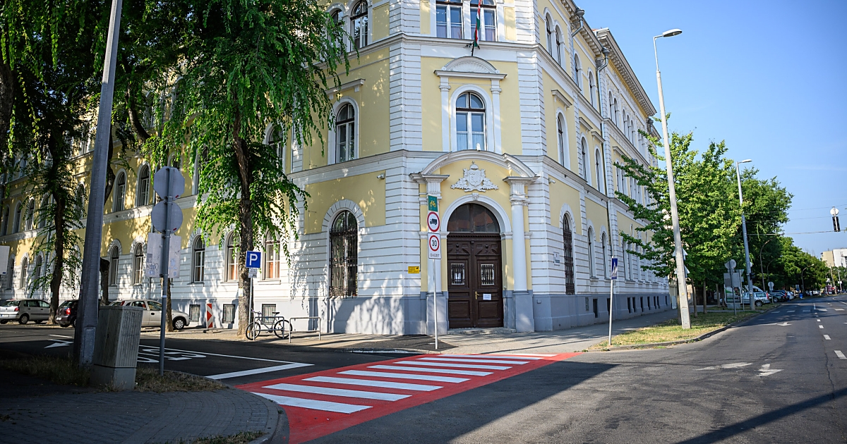 140 méter hosszan újították fel a Tóth Árpád utca burkolatát – fotókkal, videóval