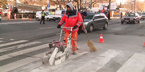 Végeztek a munkával: teljes a belvárosi egyirányúsítás Debrecenben