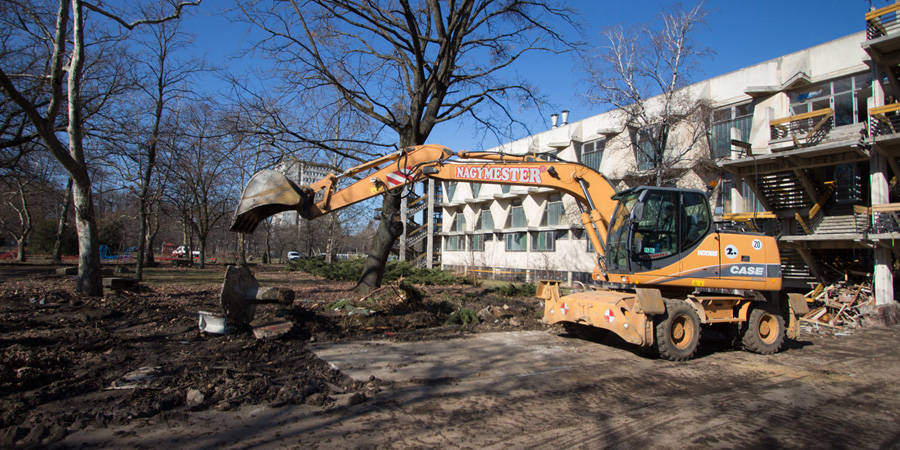 Új Főnix Terv: jól halad a Nagyerdei strand bontása