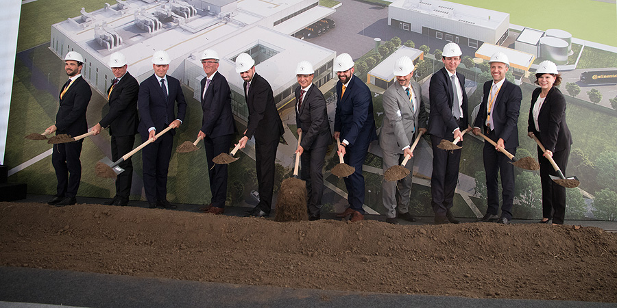 Lerakták az alapkövet, kezdődik a Continental debreceni gyárának építése