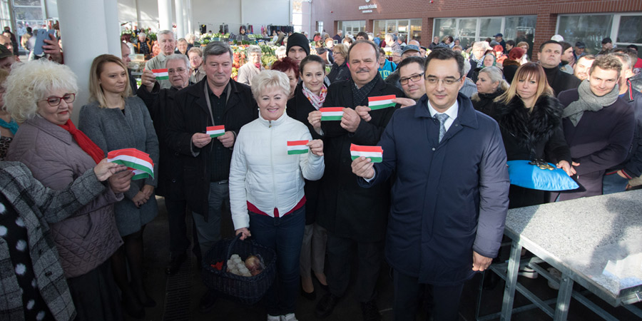 Régi álom vált valóra a Tócóskertben: átadták az új piaccsarnokot 