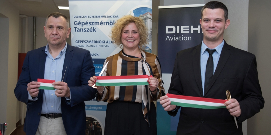 Repülőgép alkatrészeket tervező cég alakított ki labort az egyetemen