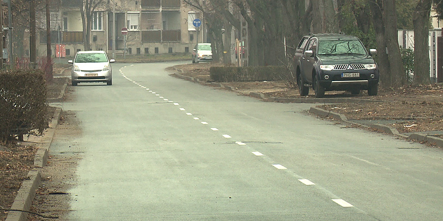 Szinte a teljes hosszán végeztek a Laktanya utca felújításával