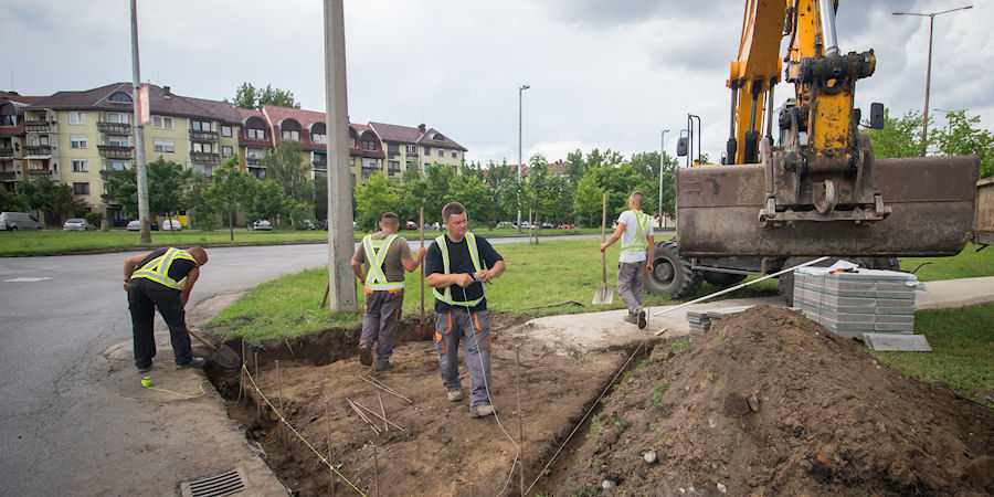  Hét forgalmas csomópontban építenek új gyalogátkelőt Debrecenben