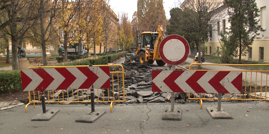 Elkezdődött a Déri tér felújítása