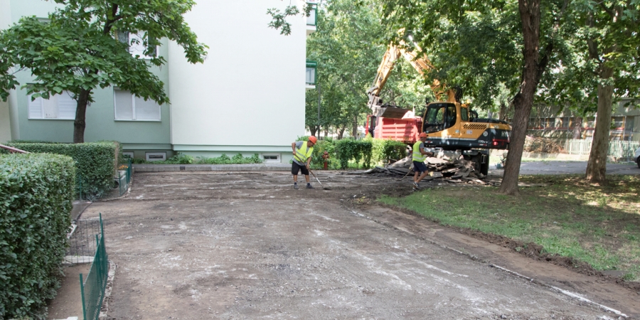 A Jerikó utcán folytatódik a nagyfelületű járdafelújítás 