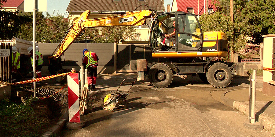 Újraaszfaltozzák a Piroska utcát