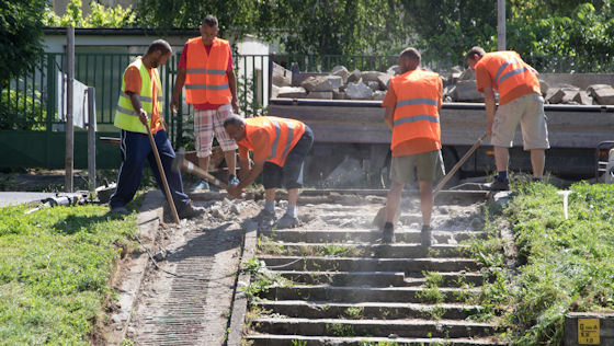 Tovább szépülnek Debrecen köztéri lépcsői