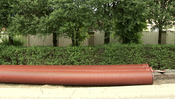 220 méteren csatornáznak a Tarján utcában