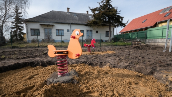 Néhány héten belül elkészül a bánki játszótér