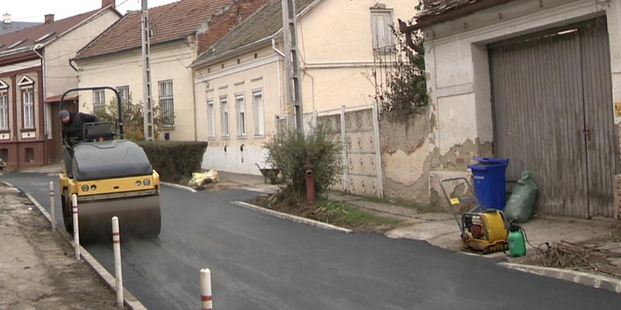 Hamarosan birtokba vehetik az autósok a Domb utcát