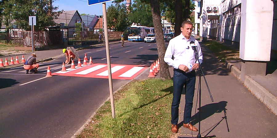 Kilenc nagy forgalmú, jelzőlámpa nélküli zebrát tesznek biztonságosabbá a tanévkezdésig Debrecenben