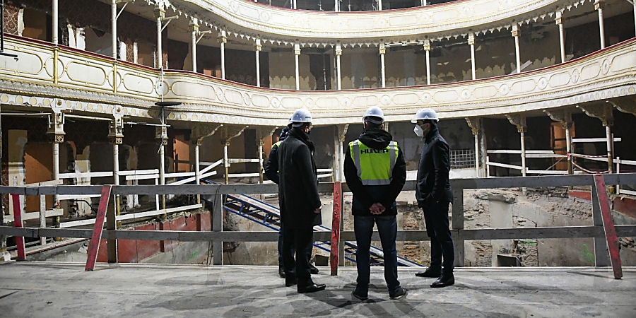 Hatméteres árkot ásnak a Csokonai Színház nézőtere alatt 