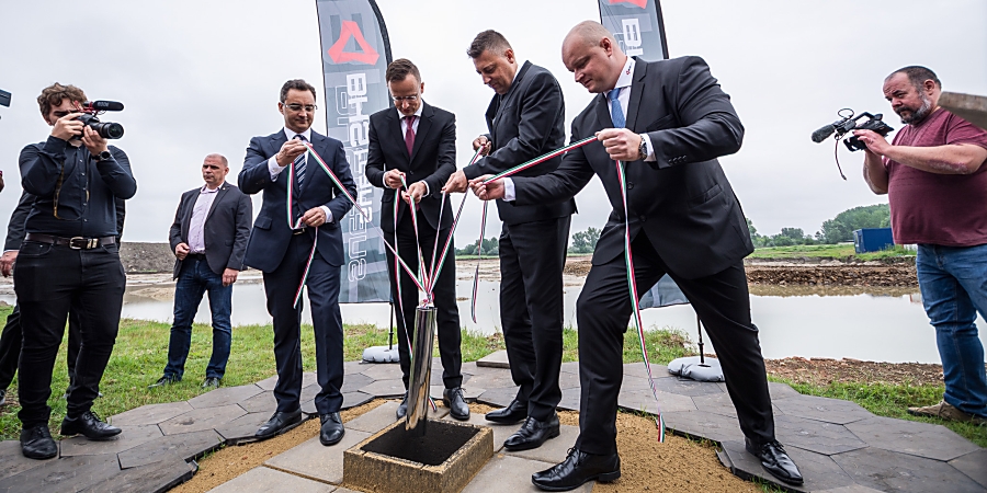 Letették Debrecen új logisztikai központjának alapkövét a déli ipari parkban