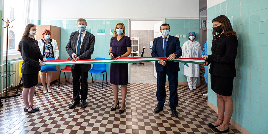 Új iskolafogászati rendelőt adtak át Debrecenben