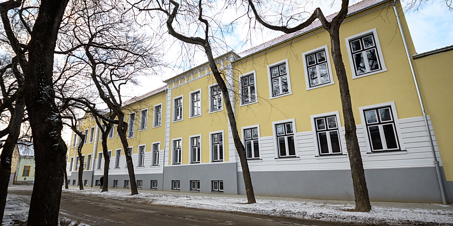 Befejezték a debreceni Fazekas-gimnázium Tóth Árpád utcai épületének energetikai fejlesztését