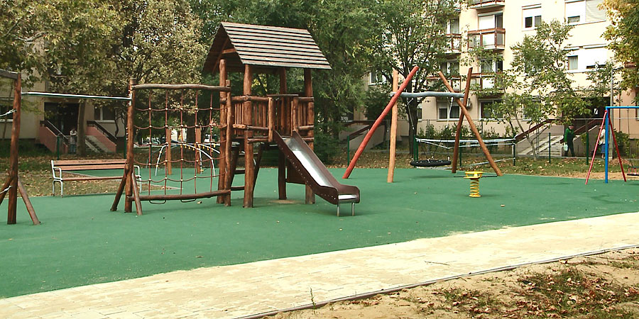 A tervezettnél hamarabb adják át az új játszótereket az Újkertben