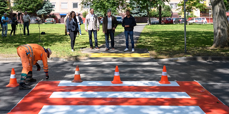 Huszonkét jelzőlámpa nélküli zebrát tesznek biztonságosabbá idén Debrecenben