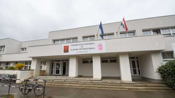 Termeket és mosdókat is felújítottak a Vénkerti-iskolában