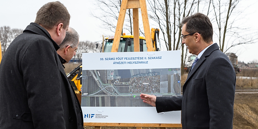 Indulhat a 33-as főút négysávosítása Debrecen közelében
