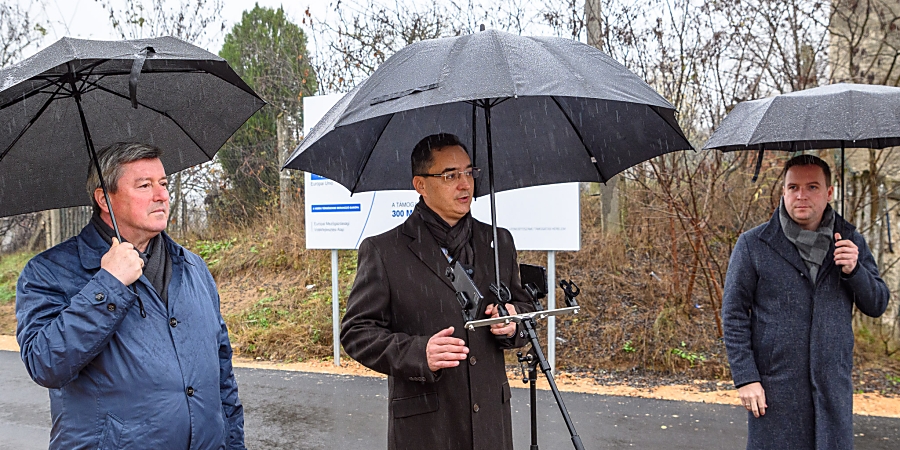 Kényelmesebbé válik a közlekedés a Felsőpércsi utcán: újabb szakasz kapott aszfaltburkolatot