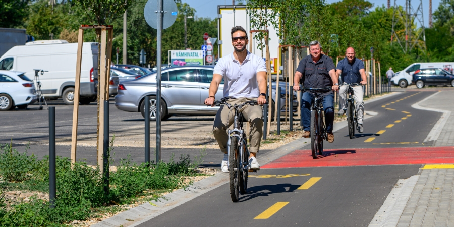 A városból az Erdőspusztákig: újabb kerékpárút-szakasz készült el Debrecenben