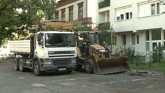 Felújítják a belső parkolót a Holló János utcán