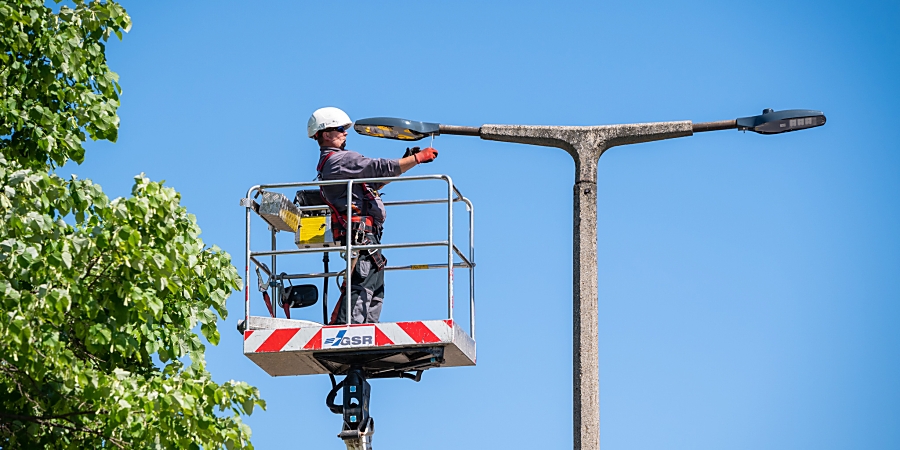 Okos lámpák világítják majd be Debrecent, idén hatezer lámpatestet cserélnek le