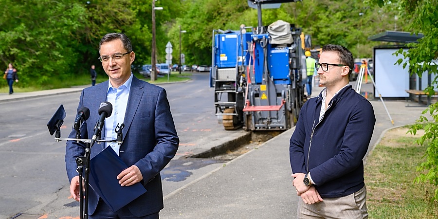 Az Augusztánál indult el az idei nagyfelületű aszfaltozási program Debrecenben