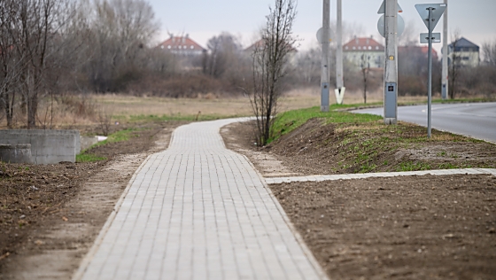 Befejezték a járdaépítést a Dobogó utcán