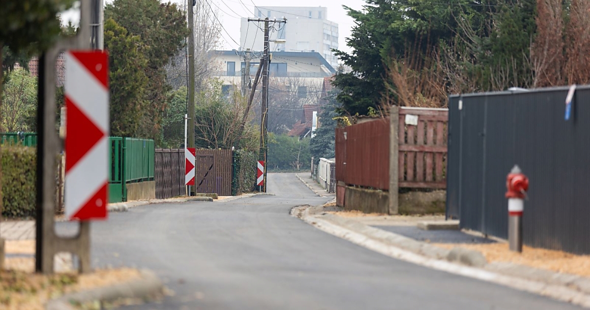 Biztonságosabbá vált a közlekedés két debreceni utcában
