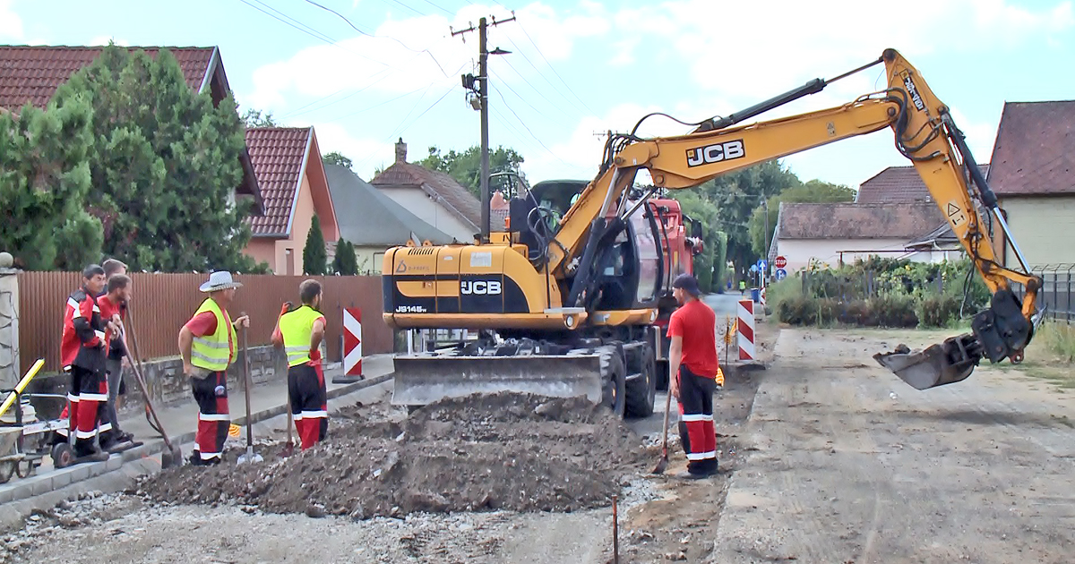 Újabb debreceni utca kap szilárd útburkolatot
