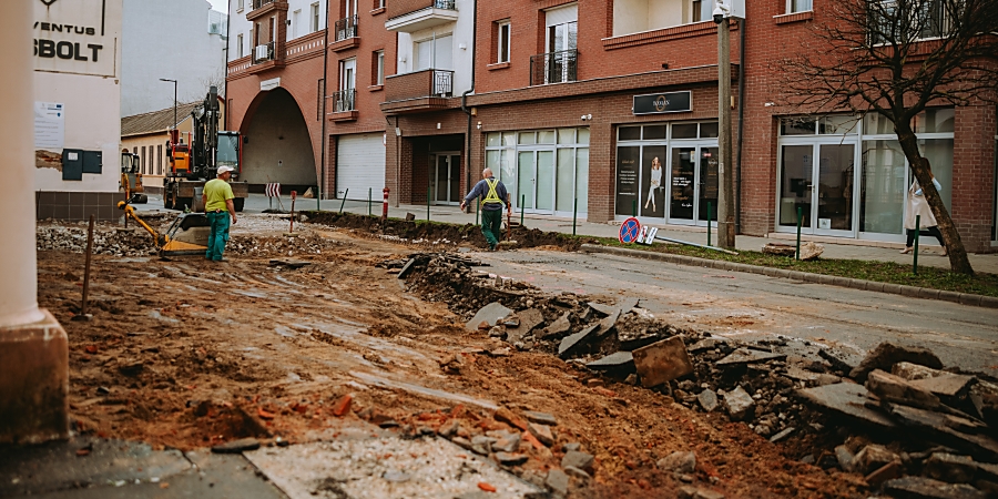 Nagyfelületű útjavítás: már hat debreceni utcában dolgoznak